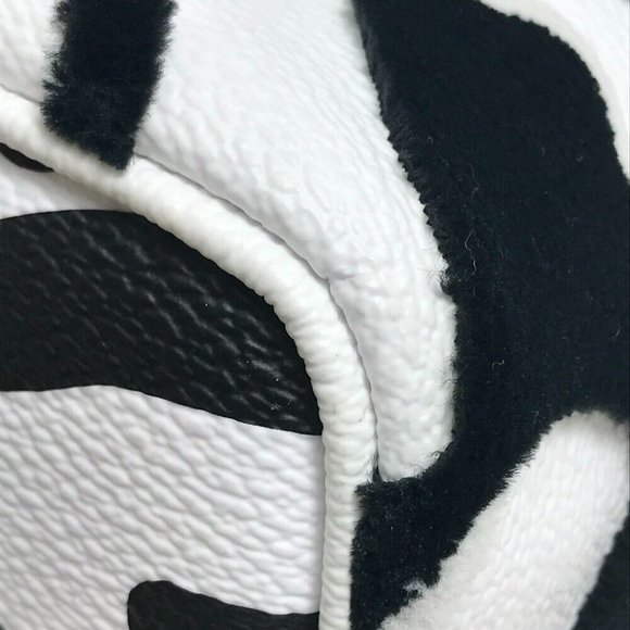 Authenticity Guarantee LOUIS VUITTON M45567 Tufted Monogram LVXUF Cabas Hand Ba - Picture 6 of 12